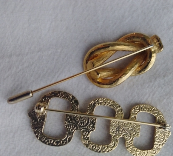 Retro Pin Bundle - Picture 4 of 4